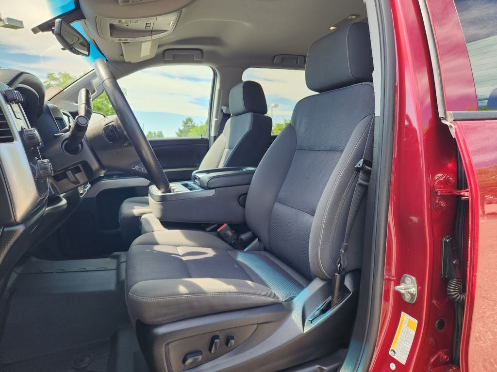 2018 Chevrolet Silverado 1500 — rear three-quarter view