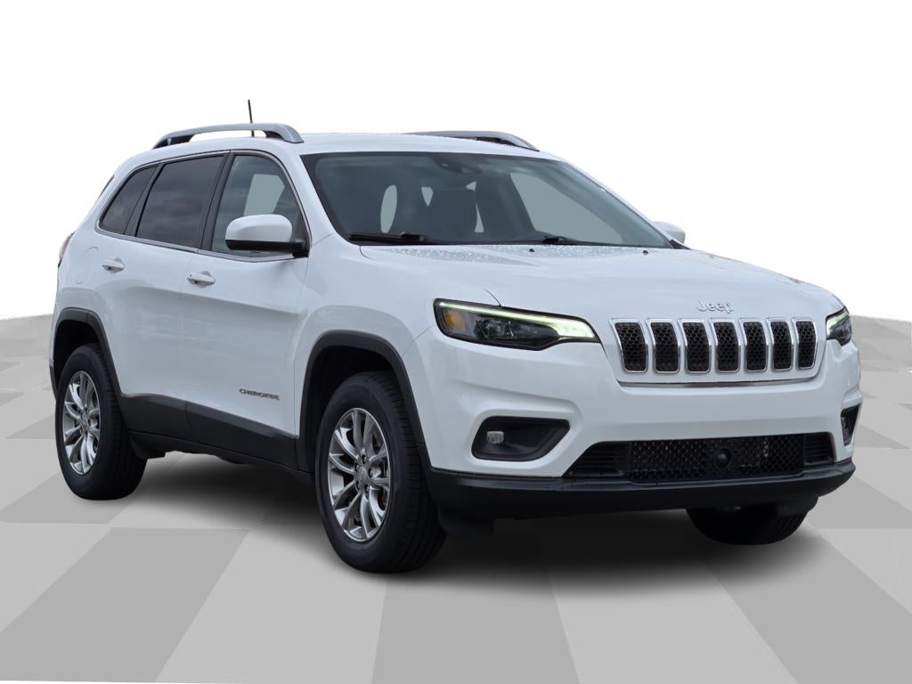 2021 Jeep Cherokee Latitude Lux in Bright White Clearcoat — front three-quarter view